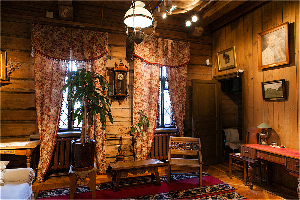 Гостиная в музее Васнецова