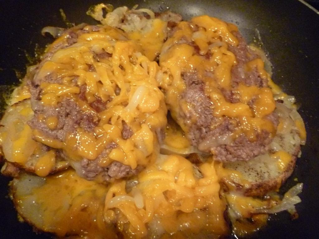 картофель с мясом под сыром