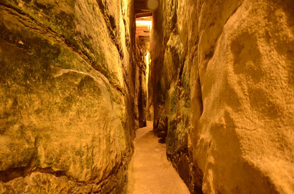 тоннель западной стены
