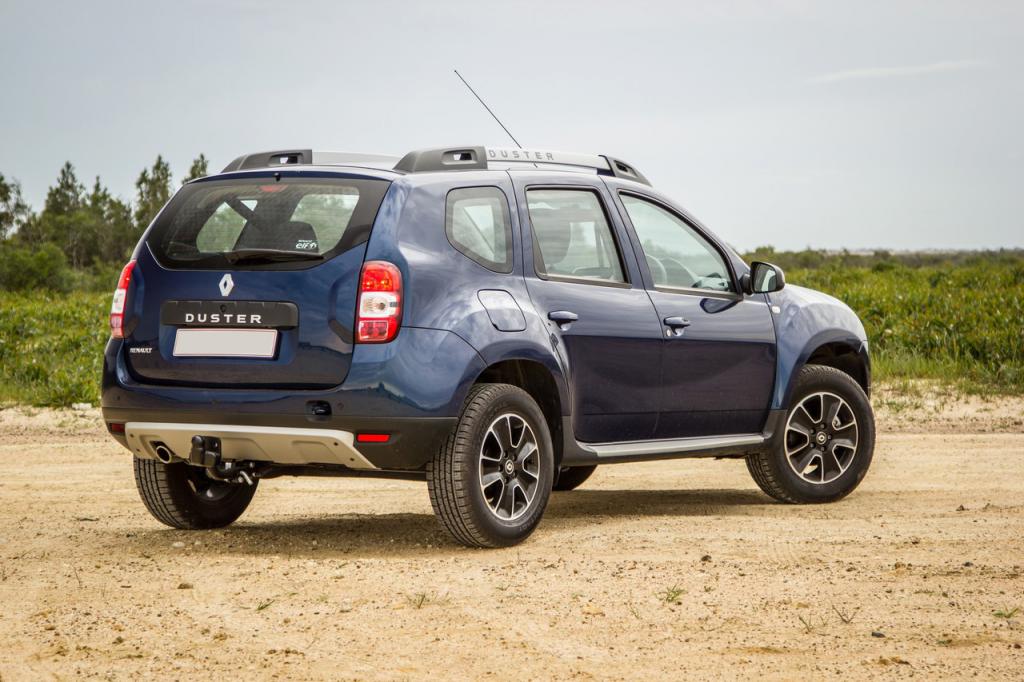 renault duster вид сзади