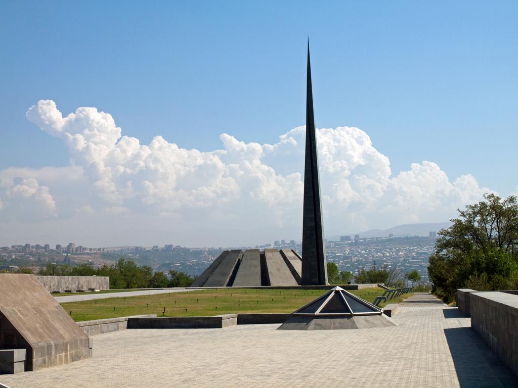 Мемориальный комплекс Цицернакаберд