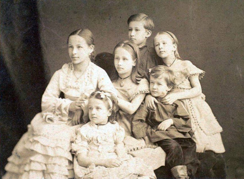 Пушкин с братом и сестрами