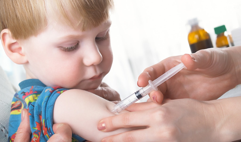 Как вводят вакцину против кори