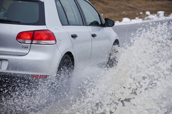 аквапланирование авто