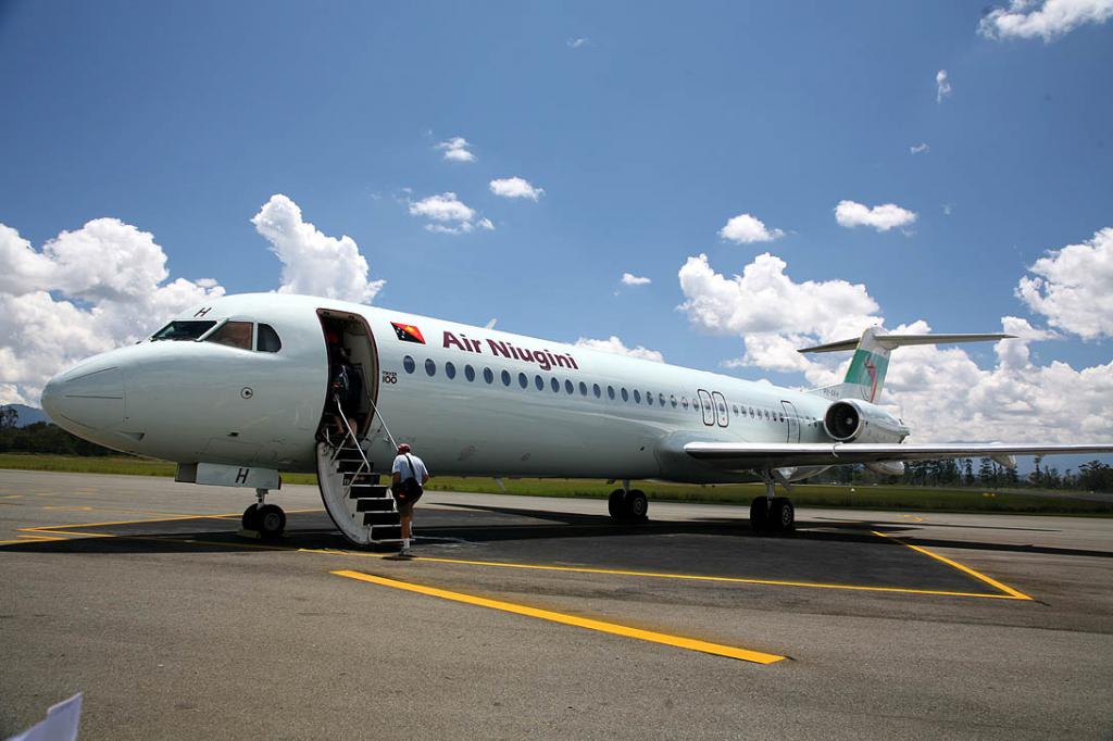 Самолет Fokker 100