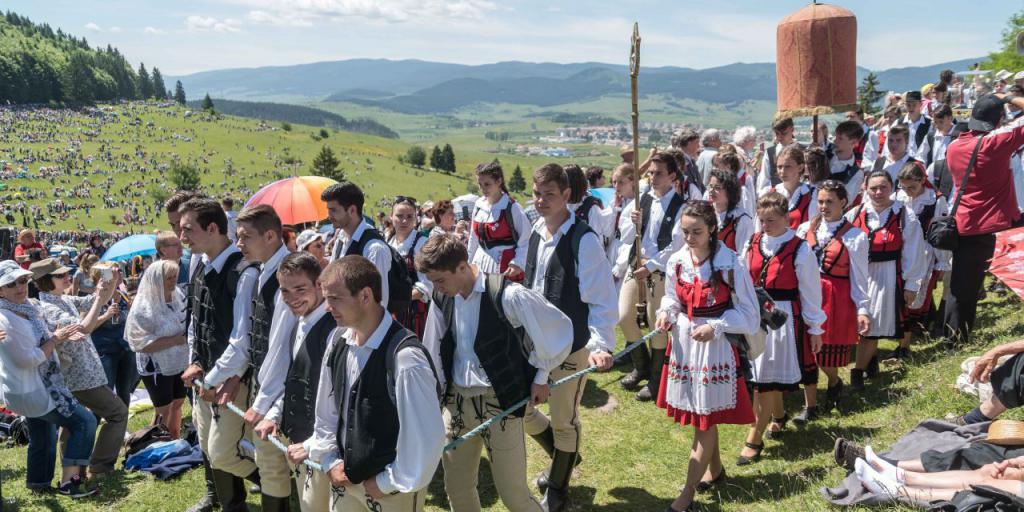 Венгры в национальных костюмах