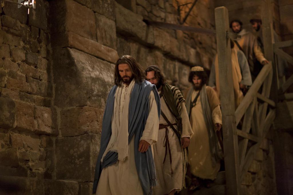 Ученики следуют за Иисусом