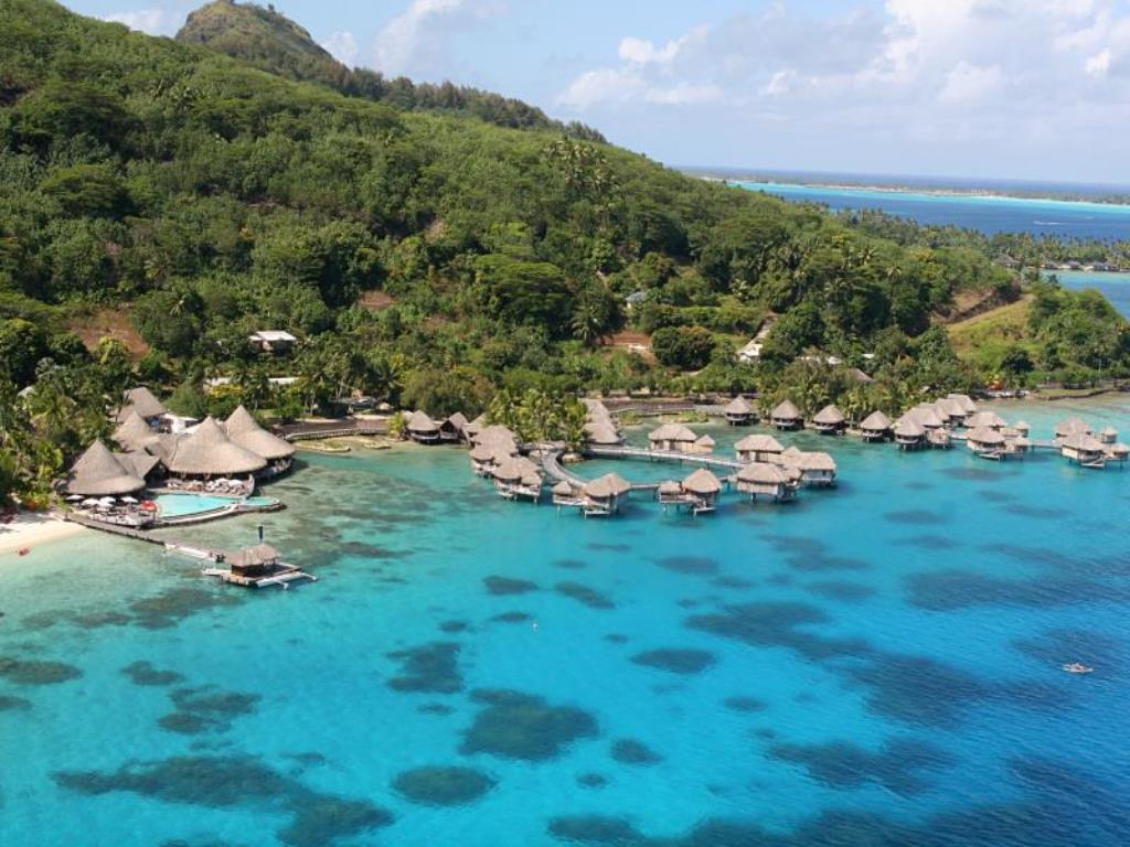 Отель Novotel Bora Bora Beach Resort 3*