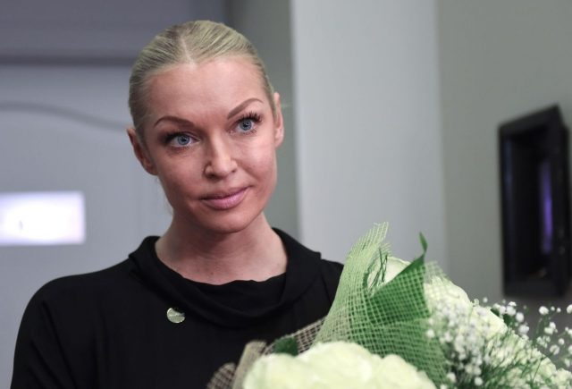 Волочкова с цветами