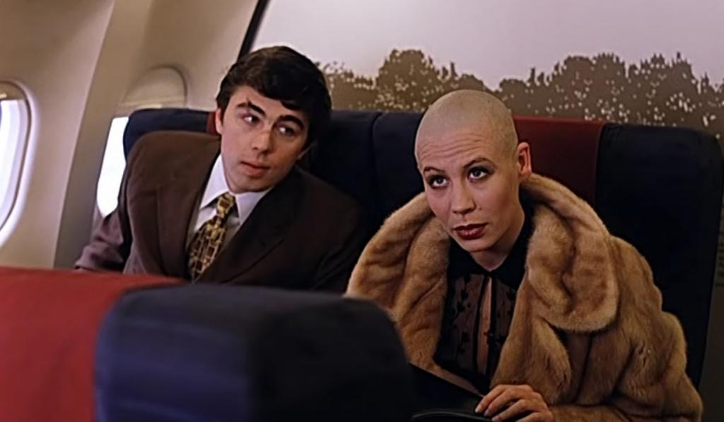 Данила Багров в самолете с лысой девушкой