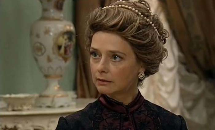 Анна Исайкина в сериале "Институт благородных девиц"