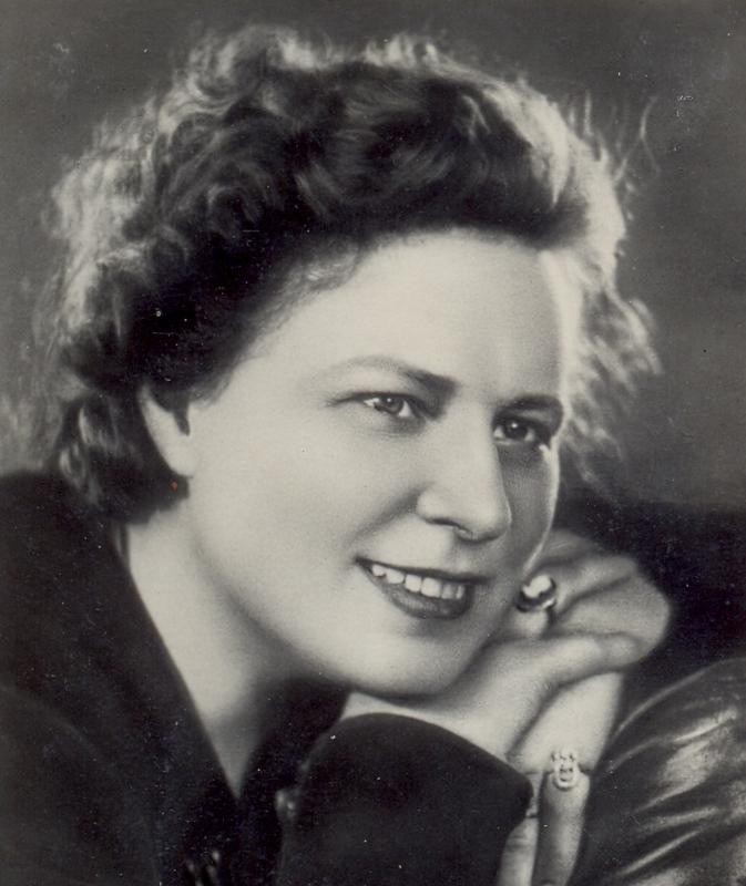 Алла Тарасова, биография