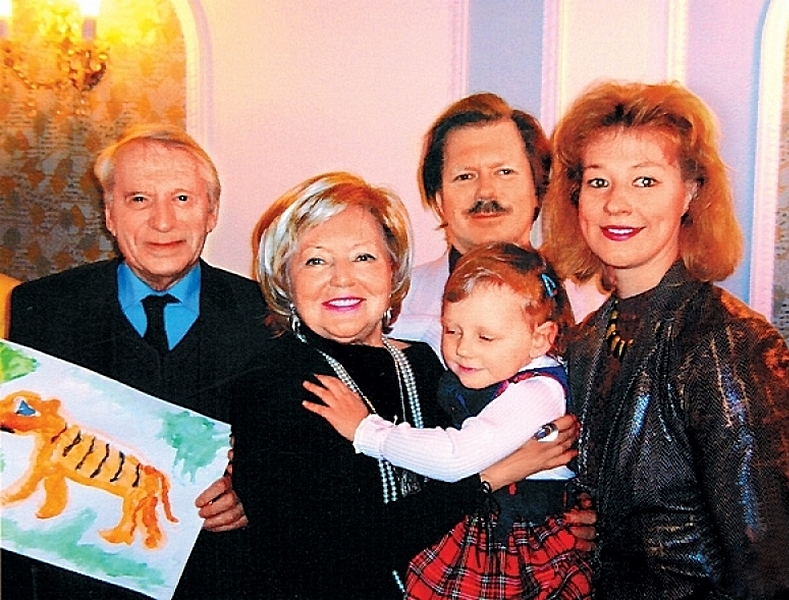С родителями, женой Машей и дочерью Людмилой