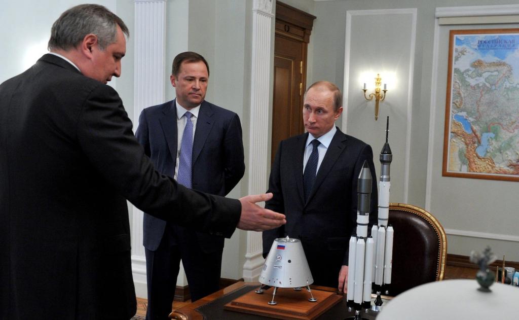 Рогозин и Комаров у Путина