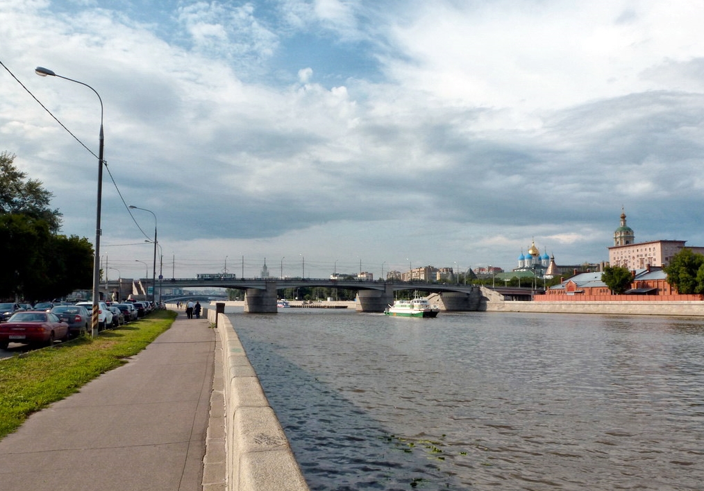 Вид с Дербеневской набережной