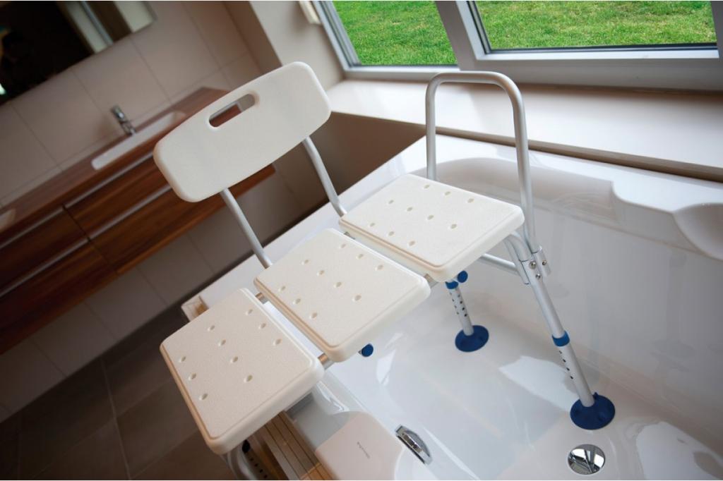 Сиденье для ванны для инвалидов и пожилых людей: обзор, особенности и отзывы