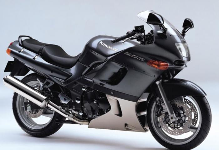 Kawasaki ZZR 400 -  лучший мотоцикл для туриста