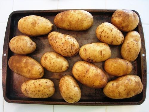 Картофель в мундире запеченный в духовке