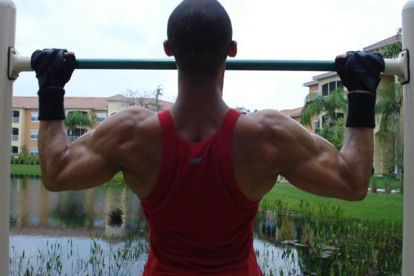 Упражнения для мышц спины дома