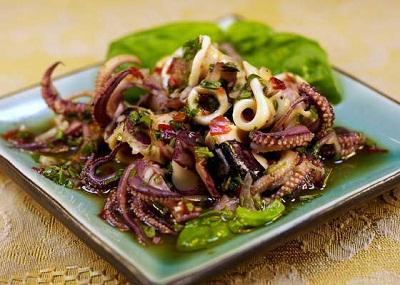 салат из кальмаров консервированных