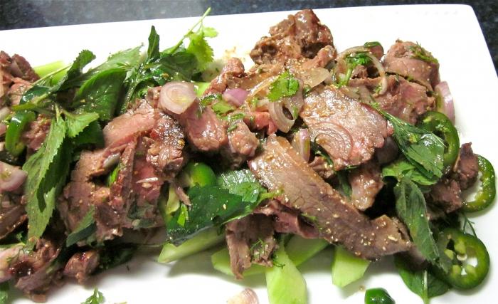 Рецепт мясного салата из свинины