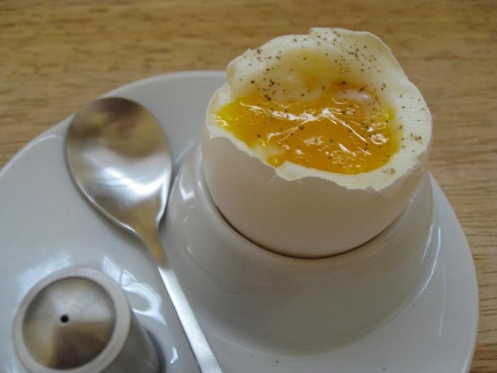 варить яйца в мешочек
