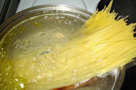 приготовление спагетти