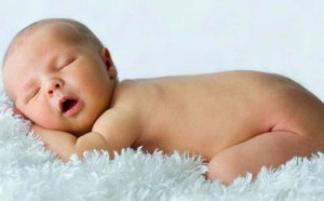 сколько должны спать новорожденные