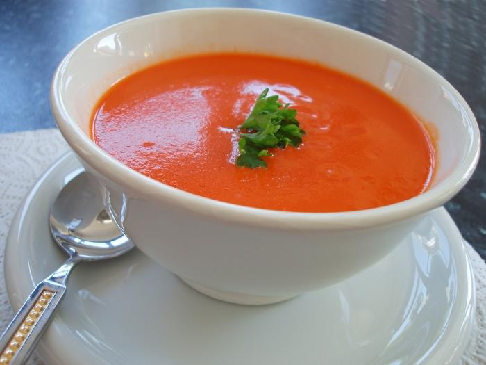 Суп томатный с фасолью