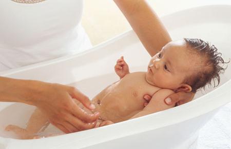 ванночки для купания новорожденных