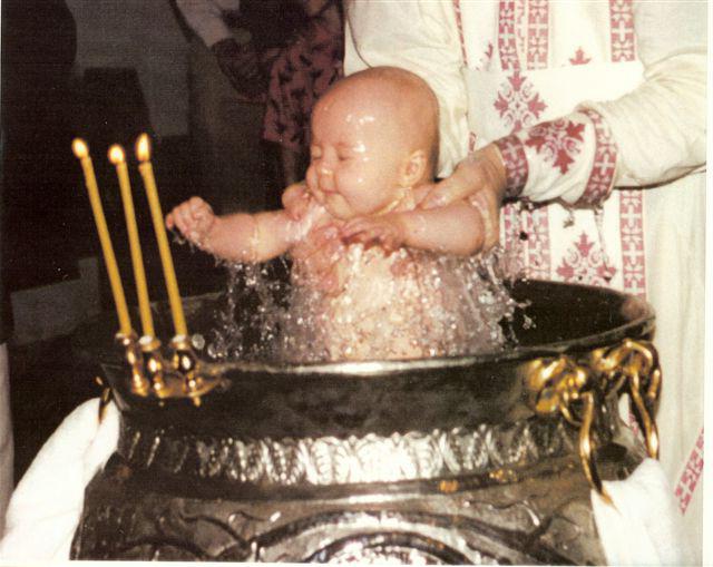 крестить ребенка во время месячных
