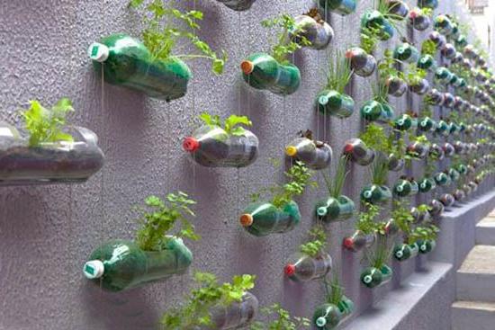 украшение для сада из пластиковых бутылок
