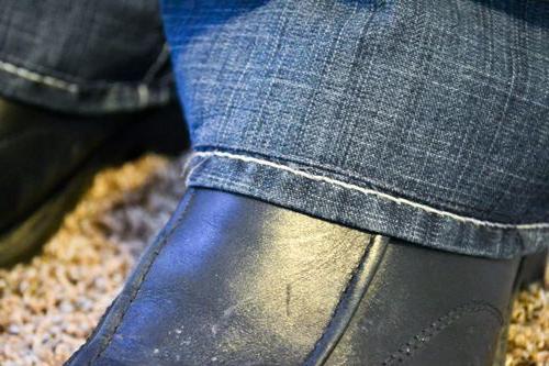  как правильно подшить брюки вручную