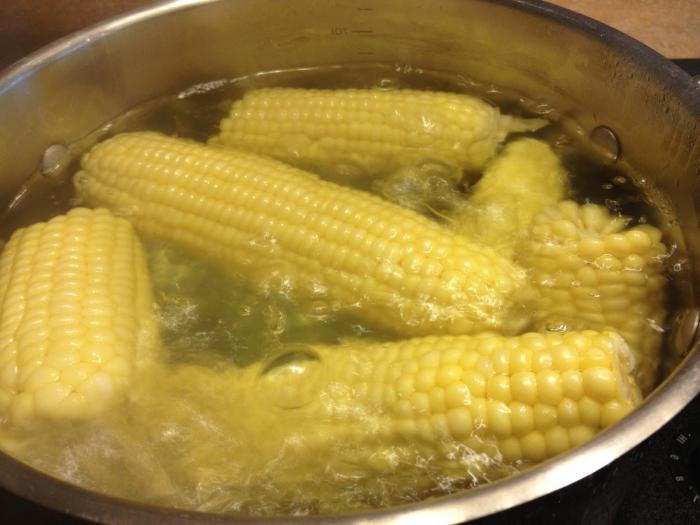 сколько и как варить кукурузу