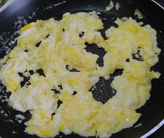 жареный рис с яйцом 