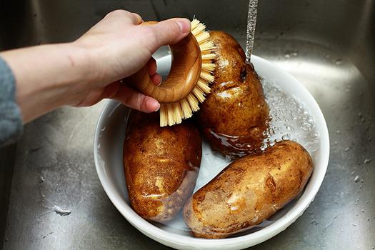 картофель в мундире в мультиварке 