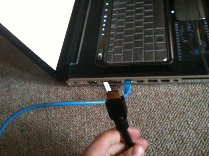 Как ноутбук к телевизору самсунг. Подключить монитор Асер к ноутбуку. Провод чтобы подключить монитор к ноутбуку. Кабеля соедините монитор и ноутбук HDMI. Ноутбук к монитору через HDMI.