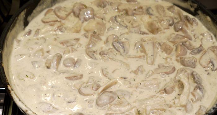 белые грибы в сметанном соусе