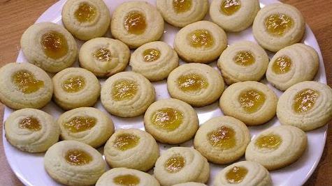 Печенья из арахисового масла и ягодного джема – кулинарный рецепт