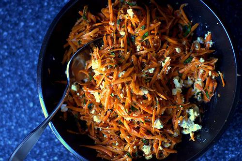салаты с копченой курицей и корейской морковью и грибами
