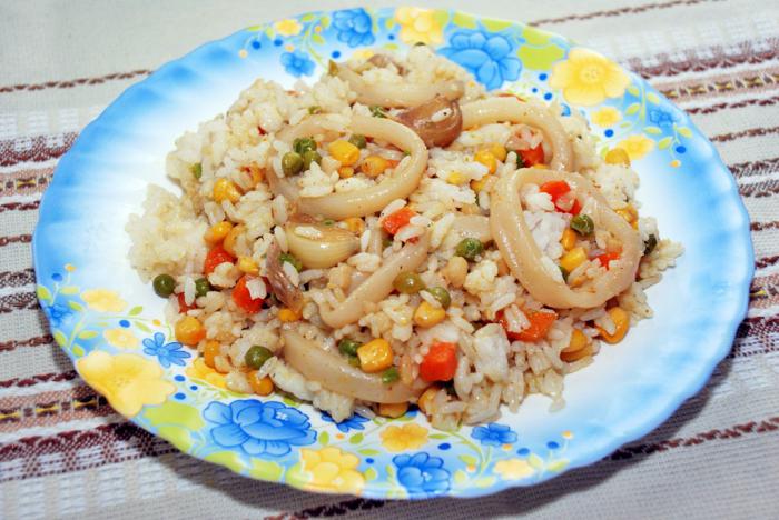 салат с кальмарами и рисом