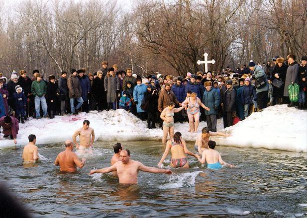 Что значит купаться на крещение. Купание на Крещение: канон, традиция или мода? Обычаи на Крещение