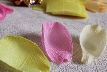 бумажные цветы с конфетами