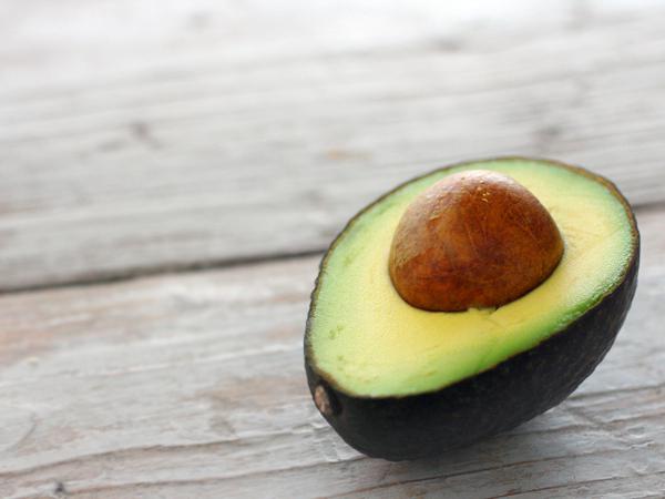 Авокадо: чем полезен, и как его едят?