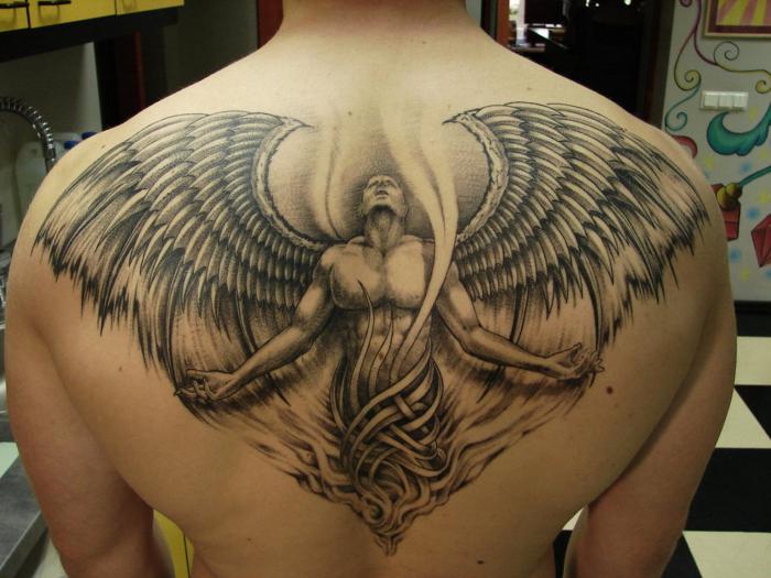 мужские татуировки на спине 