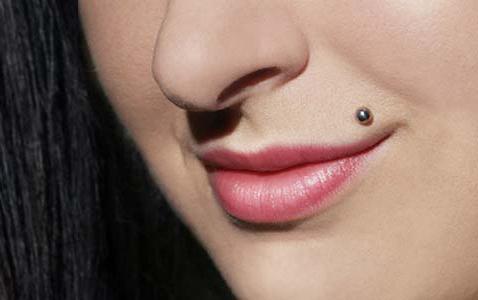 Пирсинг над губой у девушек фото, Мадонна прокол