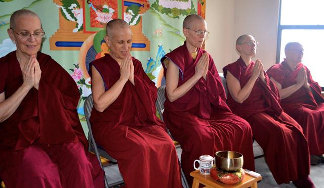 буддийские монахи фото