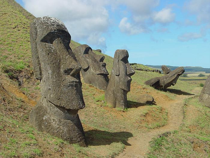сколько статуй на острове пасхи