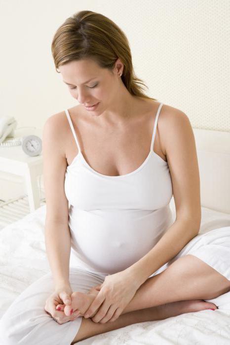 Избавиться от отеков во время беременности. Лечение отеков народными средствами. Причины и стадии