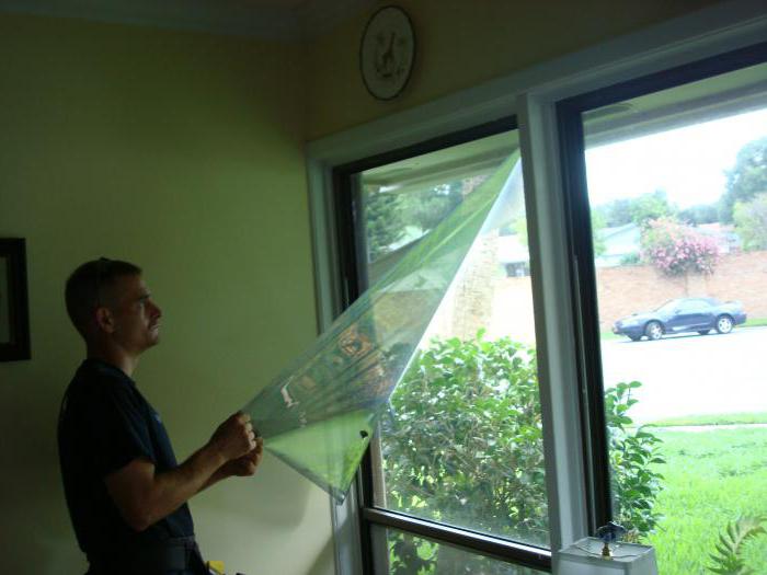 установка солнцезащитной пленки на окна